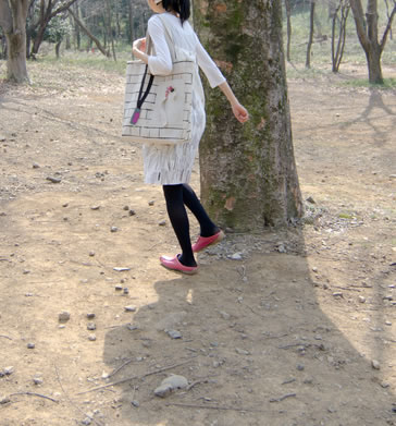 naone トートバッグ ー 首飾りの裏通り ー 06