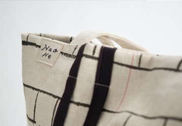 naone トートバッグ ー 首飾りの裏通り ー 09